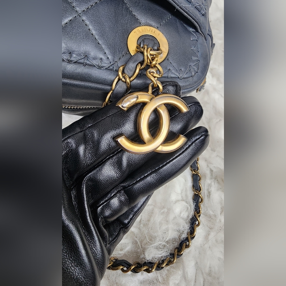Rare Vintage Chanel Quilted Blue-Grey Lambskin Shoulder Bag with Gold CC Charm - Picture 11 of 16